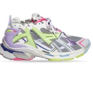 Size 39, worn once, excellent condition comes with original packaging
